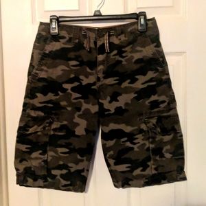 LEVI'S CAMO CARGO SHORTS